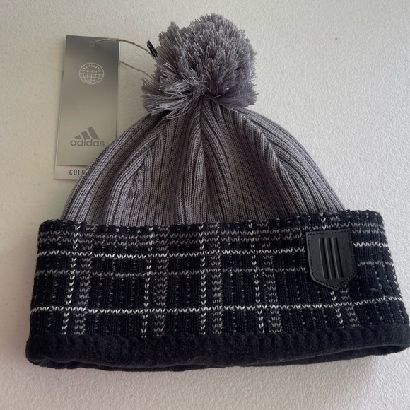 Adidas nwt novelty Pom black grey beanie hat - Picture 1 of 7